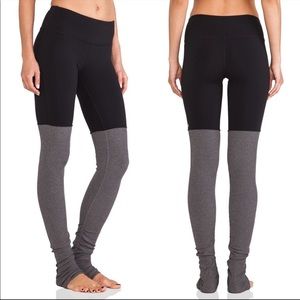 ALO Yoga Womens Goddess Leggings Ribbed in 
Black & Grey